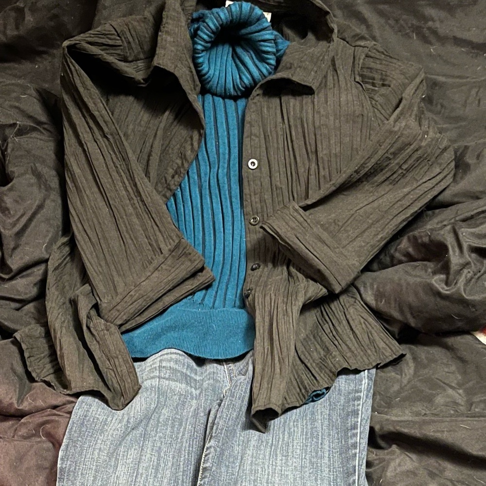 Vera Wang gray black Denim Label, complete outifit available! Turquoise sweater